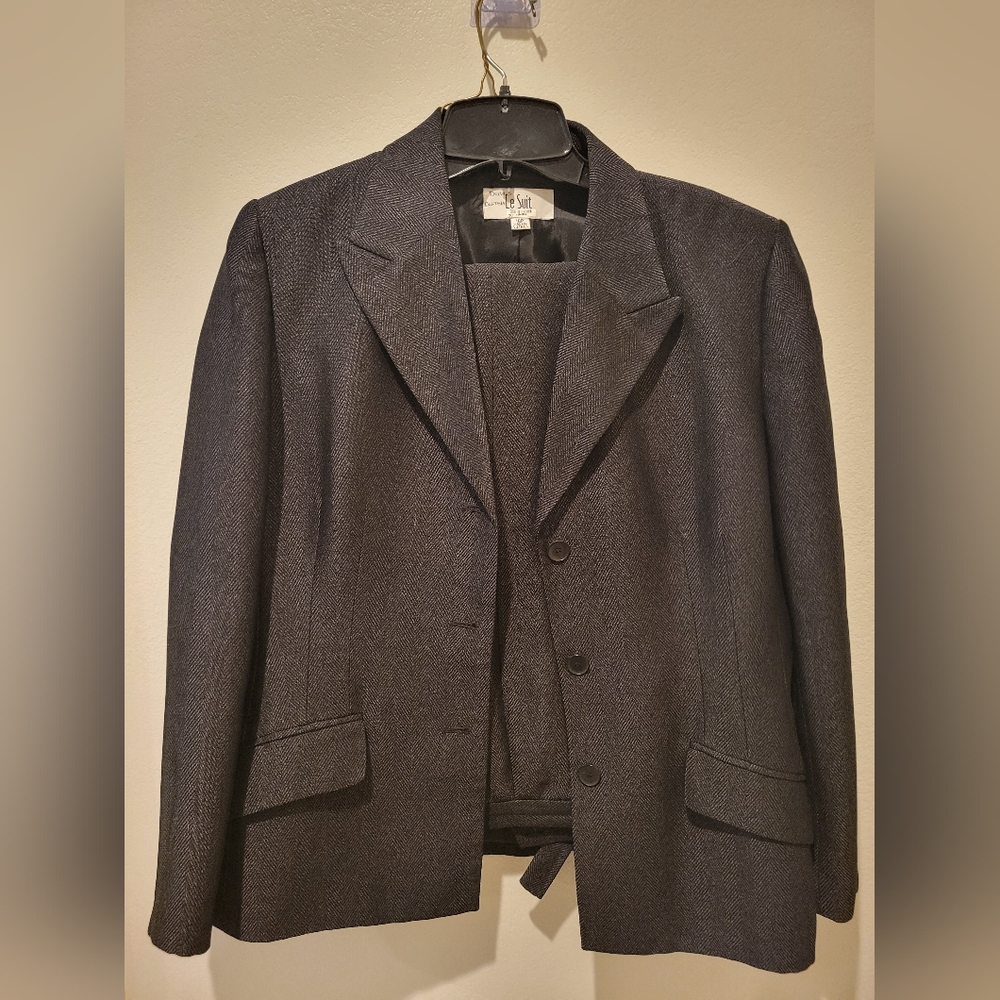 LeSuit 2 piece pant suit, Size 16